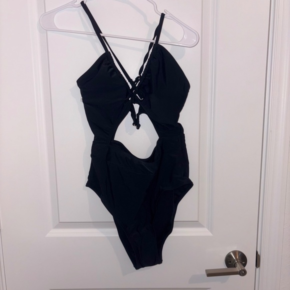 Cupshe Other - Cupshe One Piece Cut Out Tummy Control  Crisscross and Clasp Back Size Medium